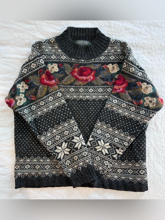 Icelandic Design Sweaters - VINTAGE Icelandic Design 100% Wool Charcoal Grey Floral Sweater ~ Size Medium